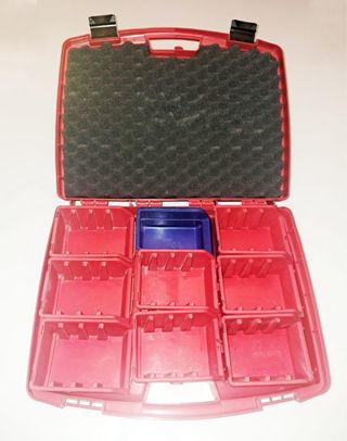 Maleta de plástico roja