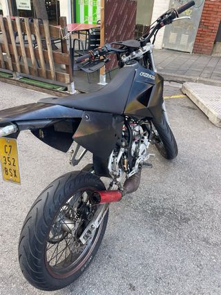 Moto Supermotard Negra cpi