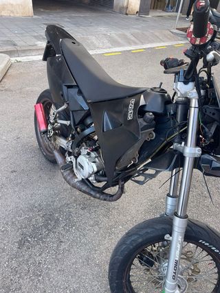 Moto Supermotard Negra cpi