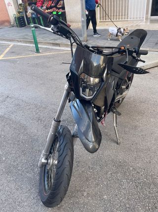 Moto Supermotard Negra cpi