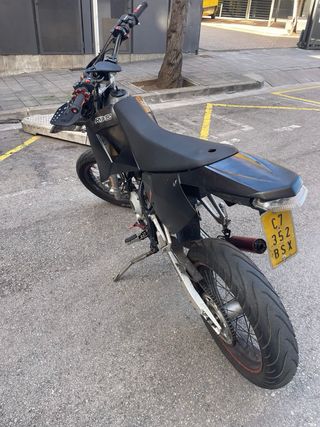 Moto Supermotard Negra cpi