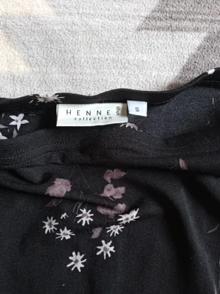 Dos faldas de MNG y Hennes