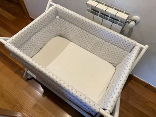 Minicuna con estrellas