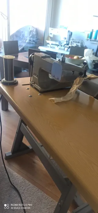 Máquina de coser puntada invisible Brother