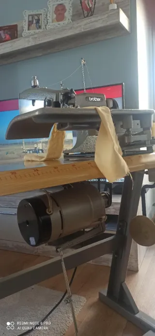 Máquina de coser puntada invisible Brother