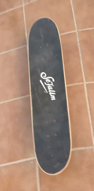 Skate SeFulim con diseño de calaveras