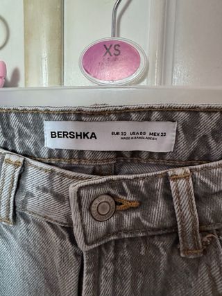Pantalón Bershka gris talla 32