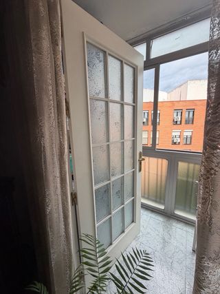 Puertas blanca con manilla dorada