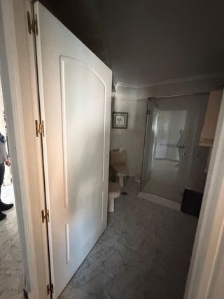 Puertas blanca con manilla dorada