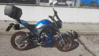 Zontes Z2 Naked Moto Negra y Azul