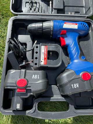 Taladro Powerplus 18V con maletín