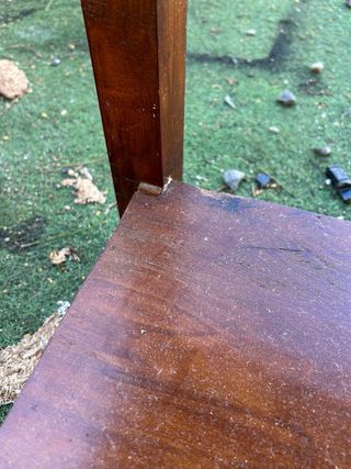 Mesa auxiliar de madera con cajones