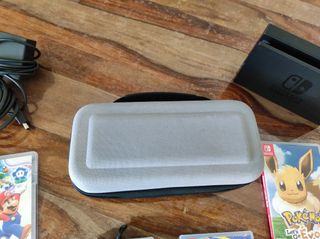 Nintendo Switch con 4 giochi