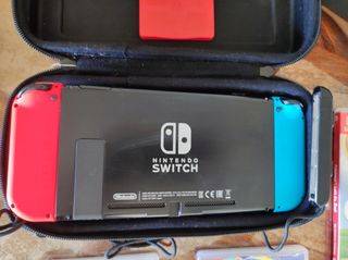 Nintendo Switch con 4 giochi