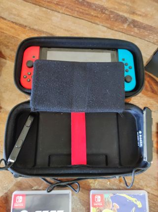 Nintendo Switch con 4 giochi