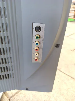 LG 32" LCD (NO SMART TV)