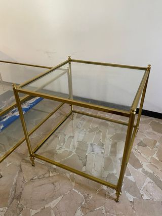 Conjunto mesas centro cristal y metal dorado