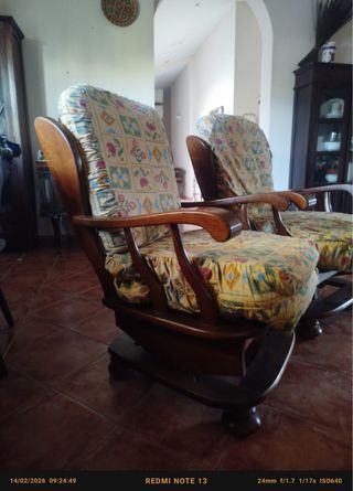 Butaca balancín de madera estampada