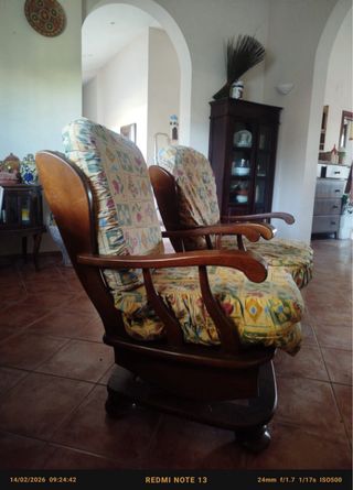 Butaca balancín de madera estampada