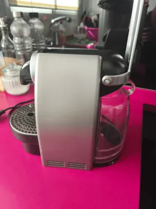 Cafetera Nespresso Plata