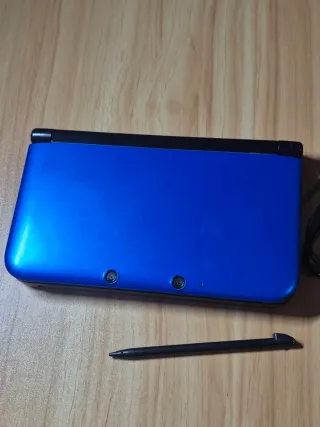 Nintendo 3DS XL + Accesorios (en la descripción)