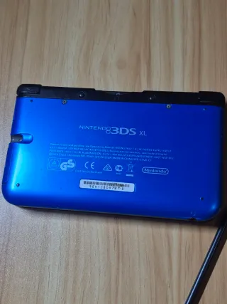 Nintendo 3DS XL + Accesorios (en la descripción)