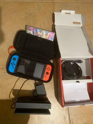 Nintendo Switch con caja y accesorios