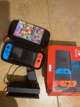 Nintendo Switch con caja y accesorios