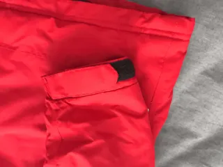 Chaqueta de esquí roja, talla 14.