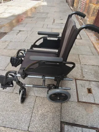 Silla de ruedas manual, poco usada, plegable