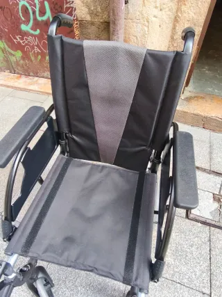 Silla de ruedas manual, poco usada, plegable