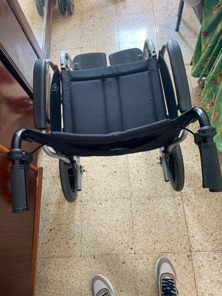 Silla de ruedas de aluminio.