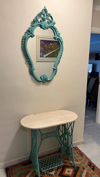 Consola Singer y Espejo Decorativo