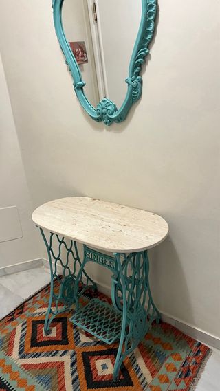 Consola Singer y Espejo Decorativo