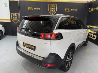 Peugeot 5008 2021
