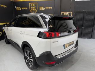 Peugeot 5008 2021