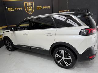 Peugeot 5008 2021