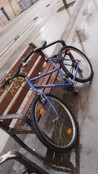 Bicicleta Decathlon azul