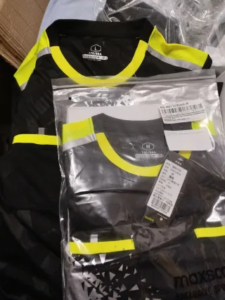 2 Camisetas de árbitro Talla L y M,,,, 10€la unida