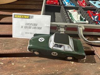 Lote 8 coches Scalextric , con el maletin incluido