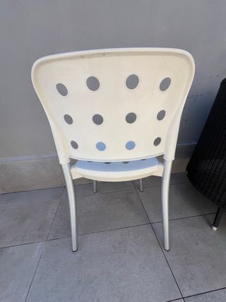 2 Sillas Plástico Ikea Blancas