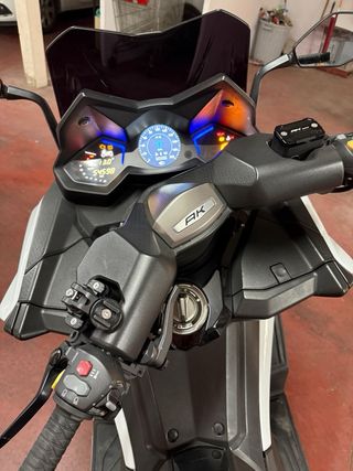 Kymco AK 550 Blanca Maxi Scooter 55 mil kilometros