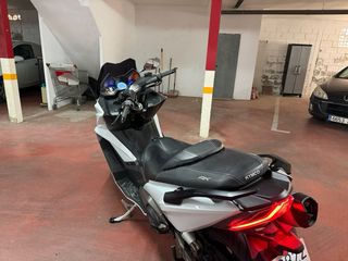 Kymco AK 550 Blanca Maxi Scooter 55 mil kilometros