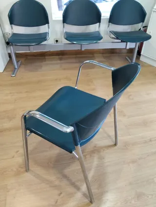 6 Sillas de Oficina y Banco de Espera