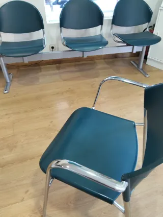 6 Sillas de Oficina y Banco de Espera