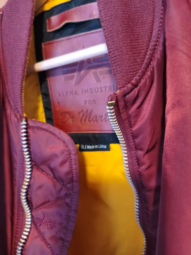 Chaqueta Bomber Alpha Industries x Dr. Martens