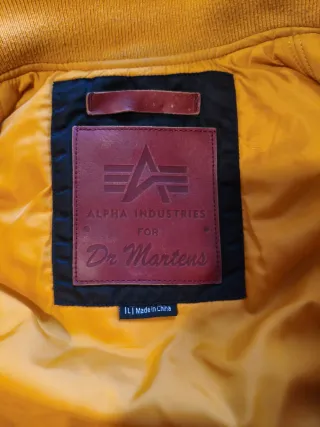 Chaqueta Bomber Alpha Industries x Dr. Martens