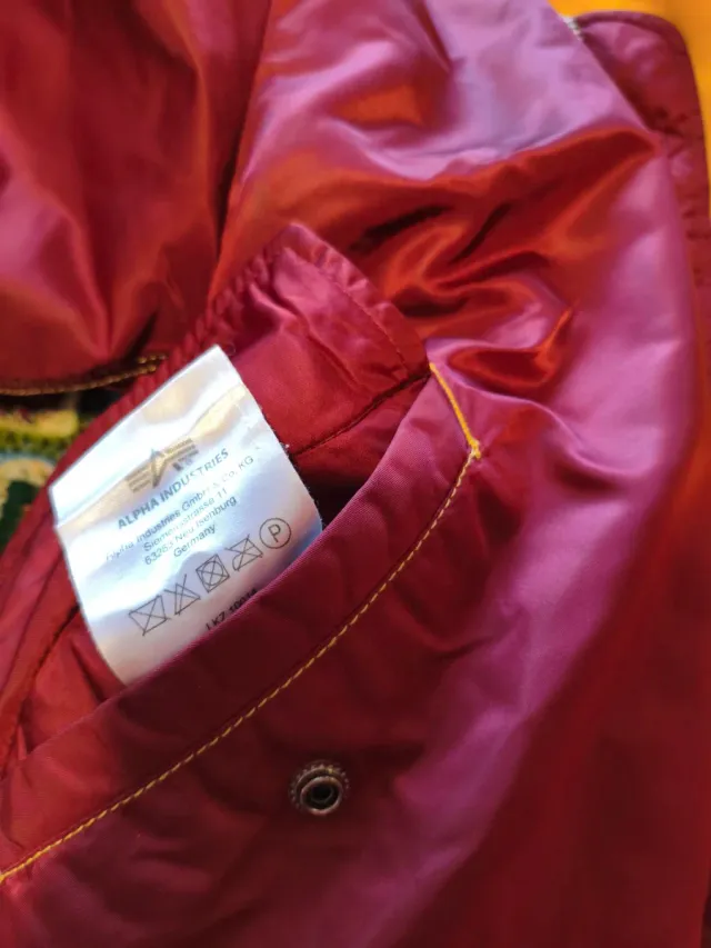 Chaqueta Bomber Alpha Industries x Dr. Martens