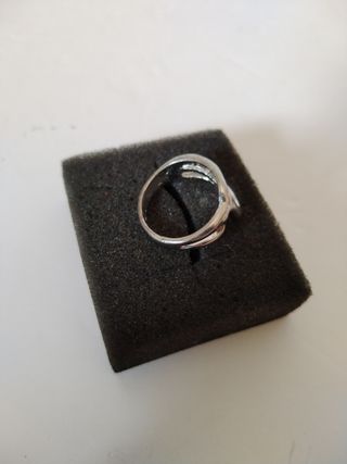 Anillo de metal plateado