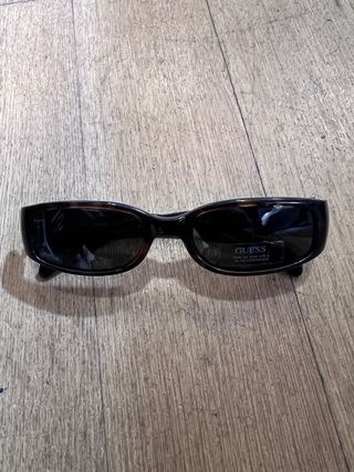 Óculos de Sol Guess Vintage "Muse" – Estilo Y2K